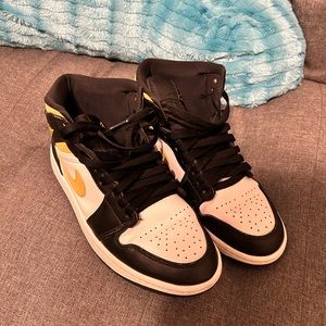 Jordan 1 Black University Gold Men’s Size 8